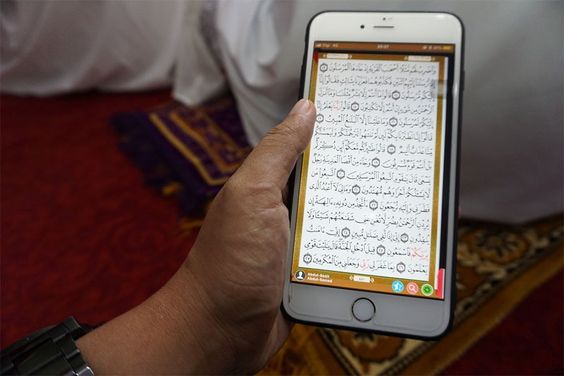 can you read quran from phone without wudu