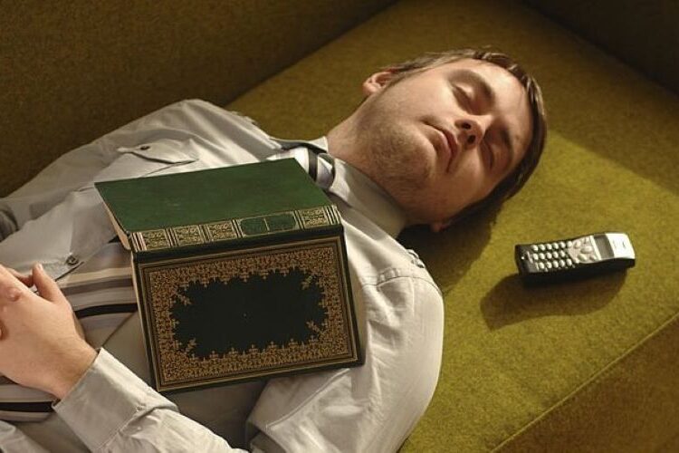 Can You Listen to the Quran while Sleeping?