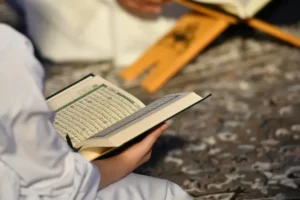 Is It Compulsory to Face Qibla While Reading Quran