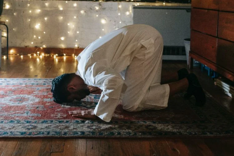 Should I Pray The Salah I Missed First?